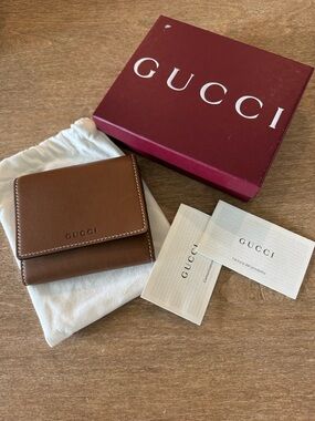 Gucci Brown Leather Compact Card & zippered coin wallet